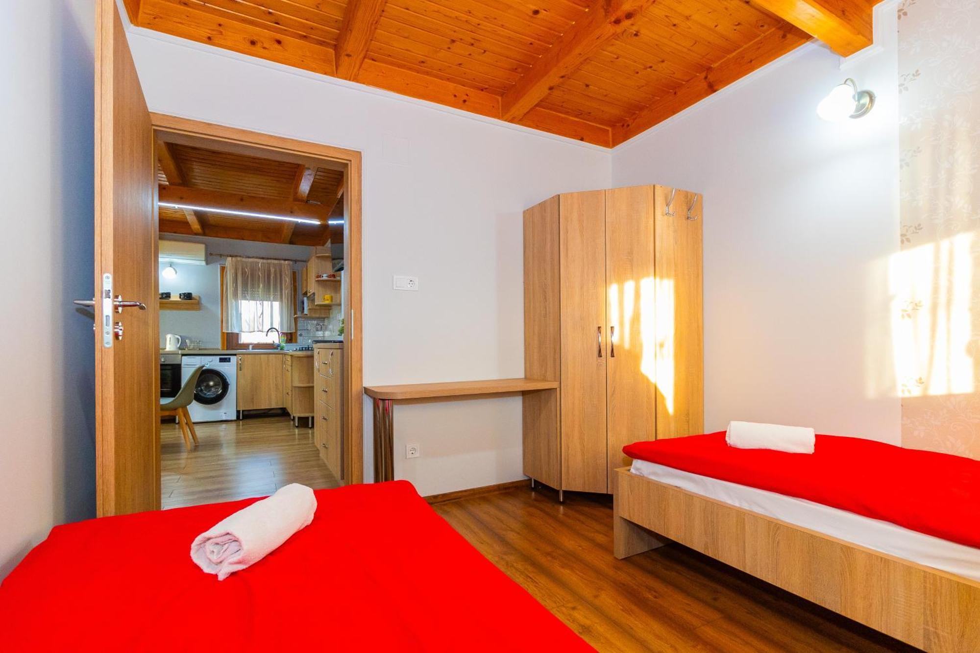 Tisza Panzió és Apartman Tiszaújváros Esterno foto